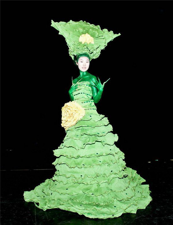 美容(róng)美(měi)发(fā)化妆比(bǐ)赛作品5 美容美发化妆比(bǐ)赛作(zuò)品5