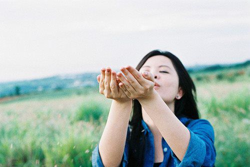 拍(pāi)照姿(zī)势大全 拍照姿势大(dà)全(quán)